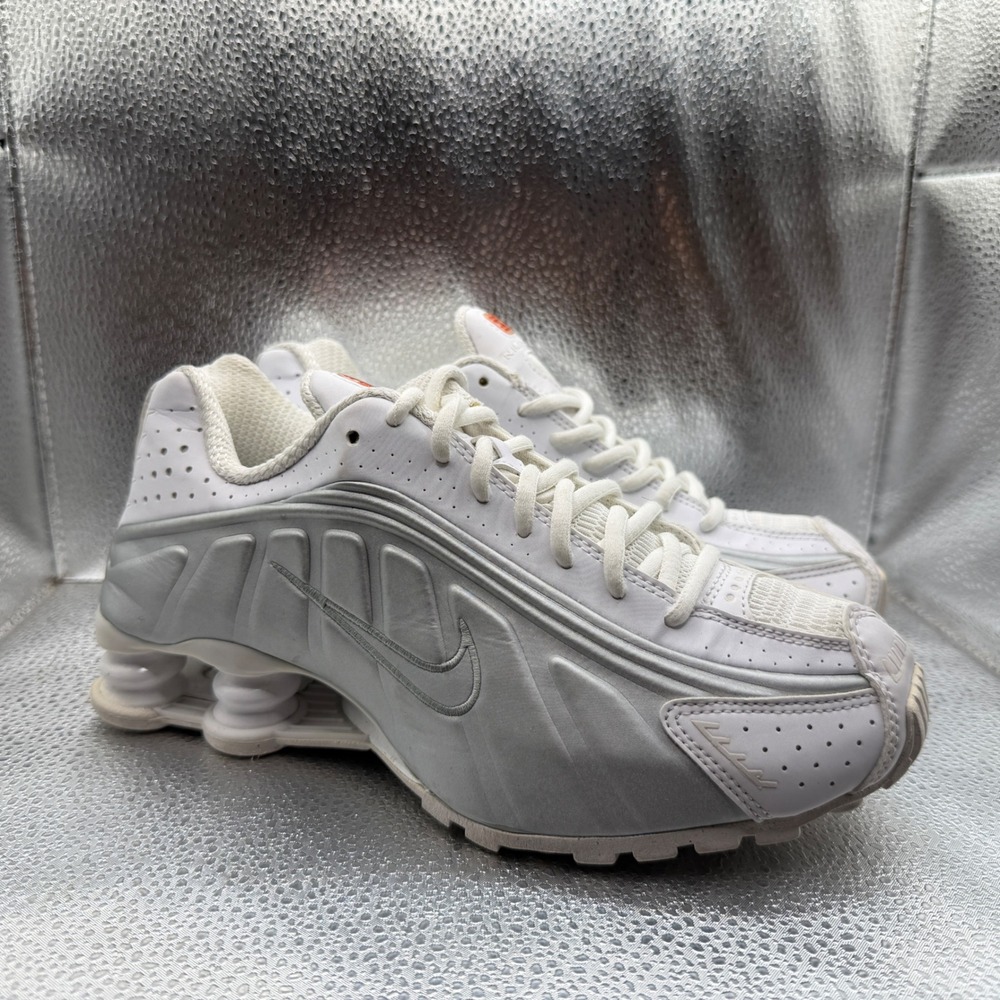 Size 6.5 Nike Shox R4 Sneakers Womens White Silver Excellent AR3565-101 Running